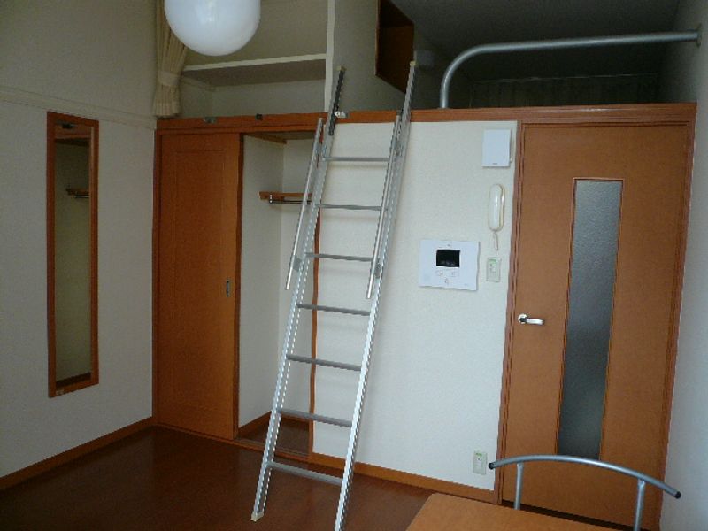 レオパレスクリア神野 居間