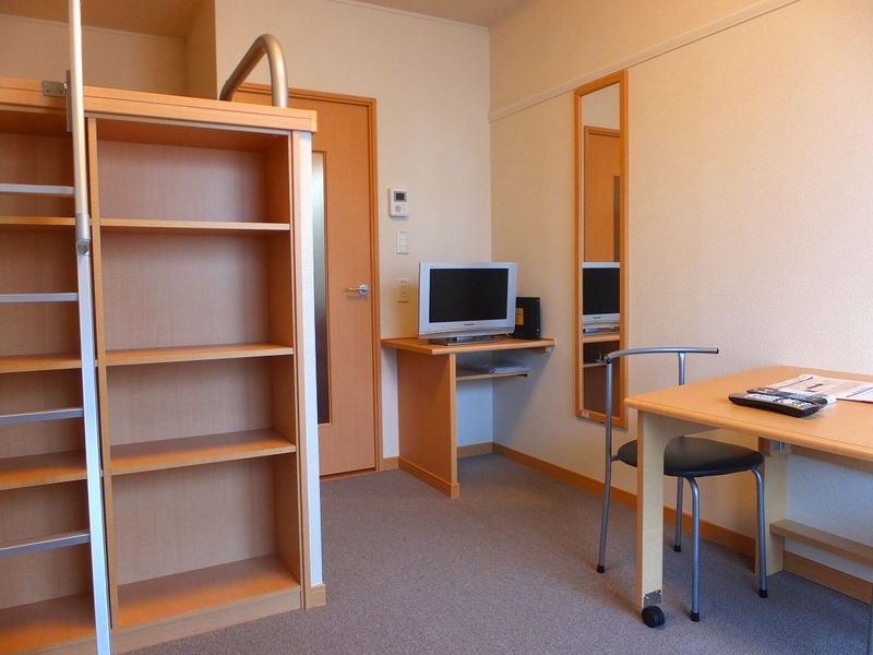 レオパレスカナン 居間