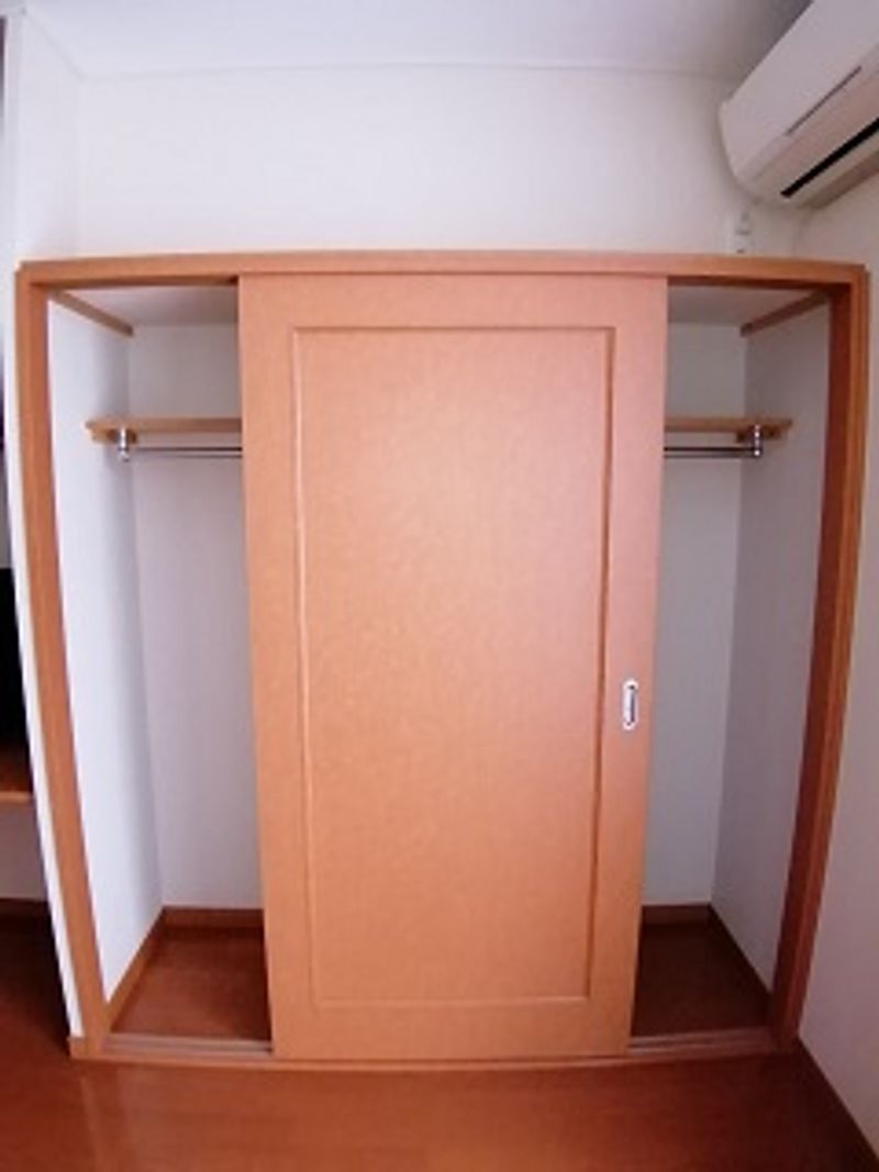 レオパレストキ 収納