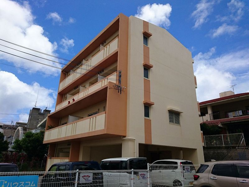 LEONEXT Naha Nishi Kouko Mae 외관