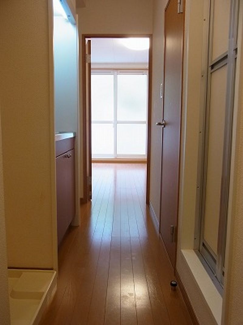 レオパレスフォレスト彩 玄関