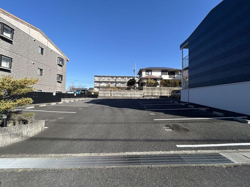 レオパレス清水 駐車場