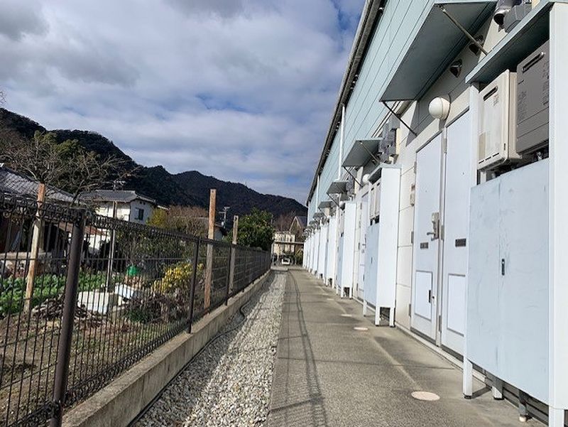 レオパレスボナール 玄関