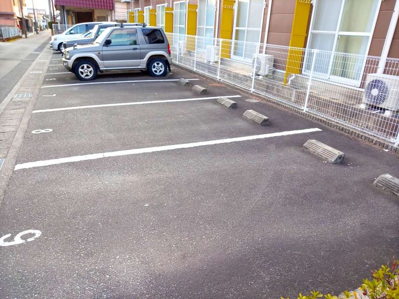 レオパレスさくら 駐車場