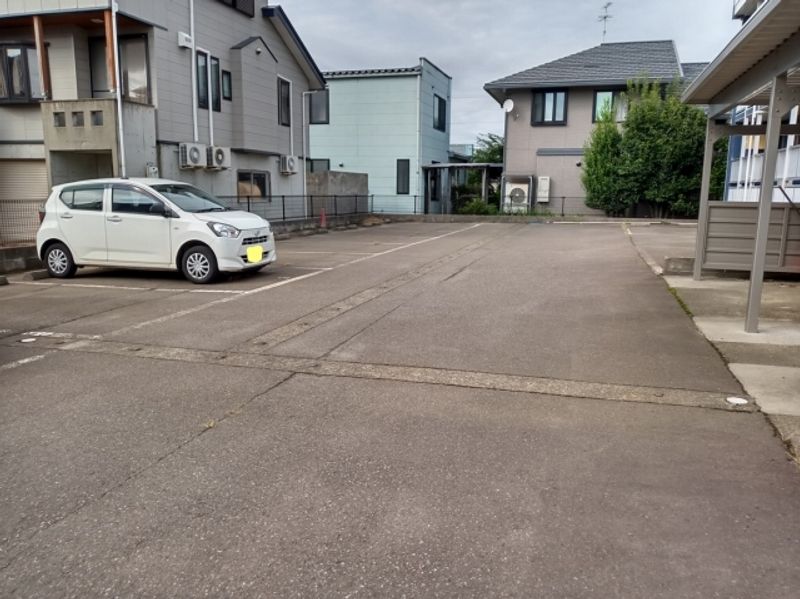 レオパレスエトワール 駐車場