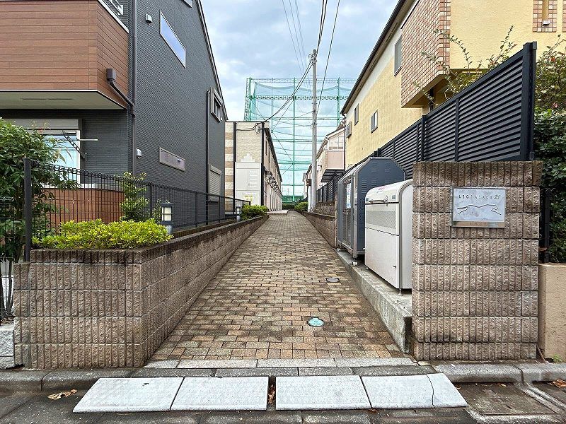 レオパレスもみじ山 エントランス
