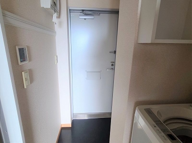 レオパレス庄内 玄関