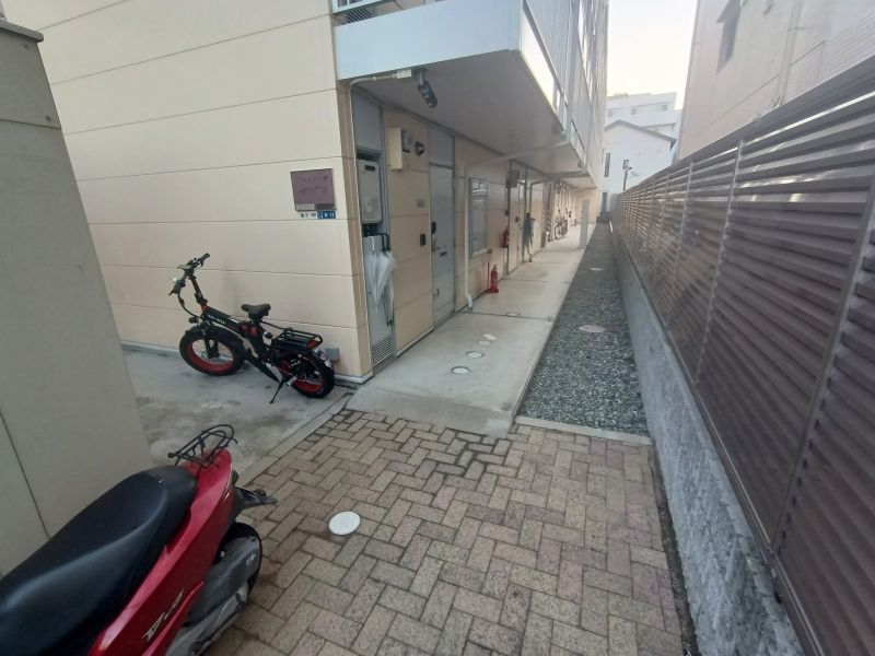 レオパレスセジュール新保 エントランス