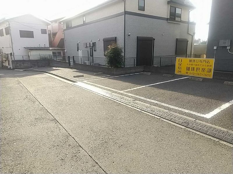 レオパレスシャトレー 駐車場