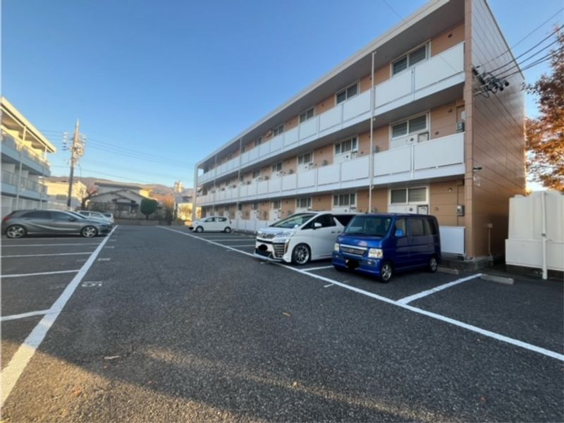 レオパレス野溝 駐車場