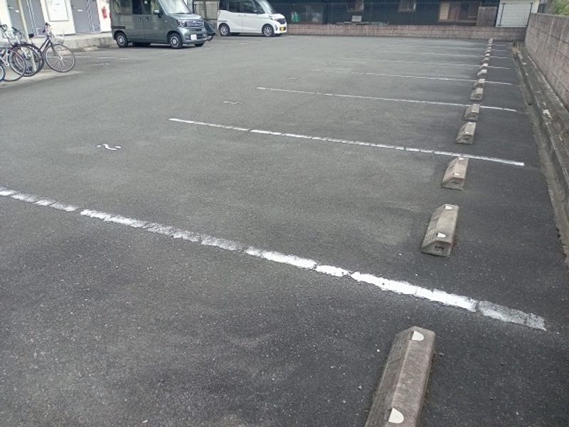 レオパレスＥａｇｌｅ南丹 駐車場