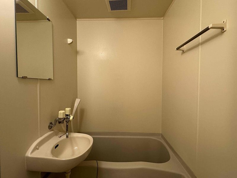 leopalace Urban Loft Higashisabae Bathroom