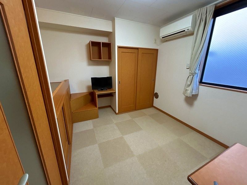 レオパレスプランドール高島 居間