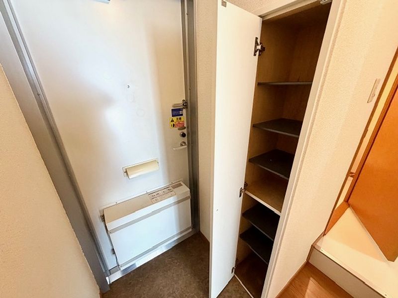 レオパレスＲ 玄関