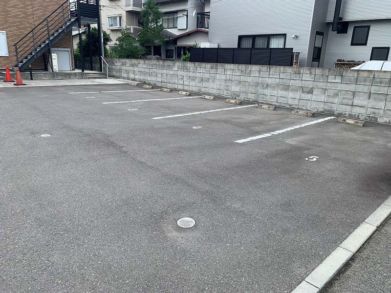 レオネクストチェリーブロッサム 駐車場