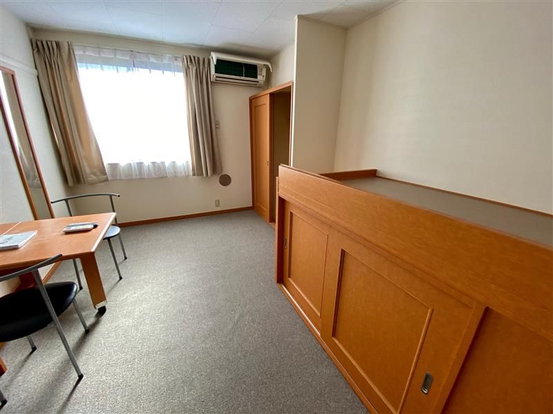 レオパレスウィステーリア平和台 居間