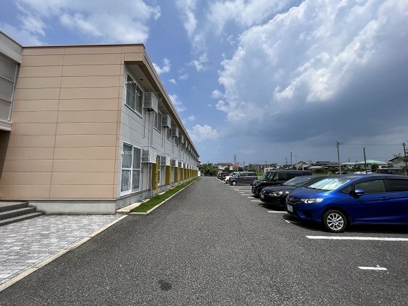 レオパレスＡＹ２６ 駐車場