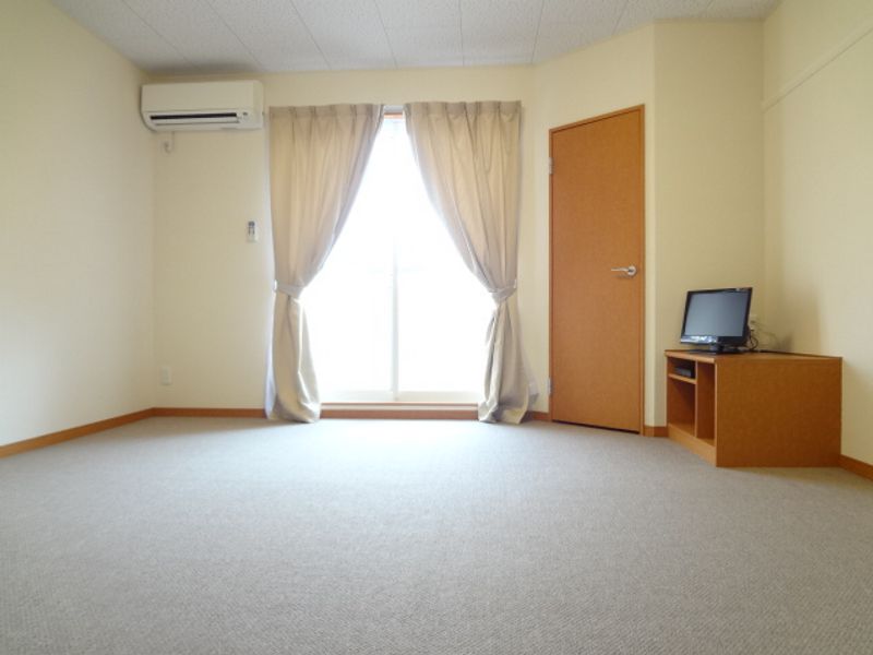 レオパレスブルーミンガーデンＢ 居間