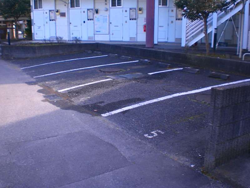 レオパレスソフィア中原 駐車場