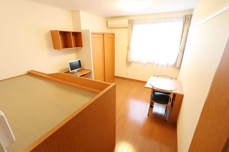 レオパレス北野屋敷 居間