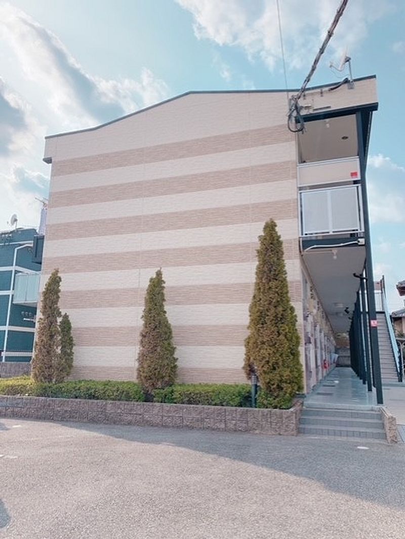 レオパレスセリバテール仁川 エントランス