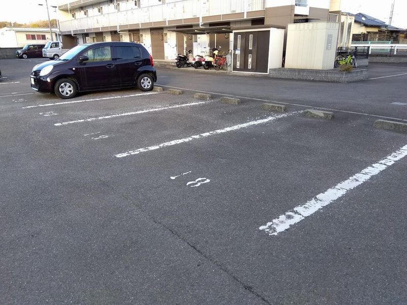 レオパレス川添Ⅱ 駐車場