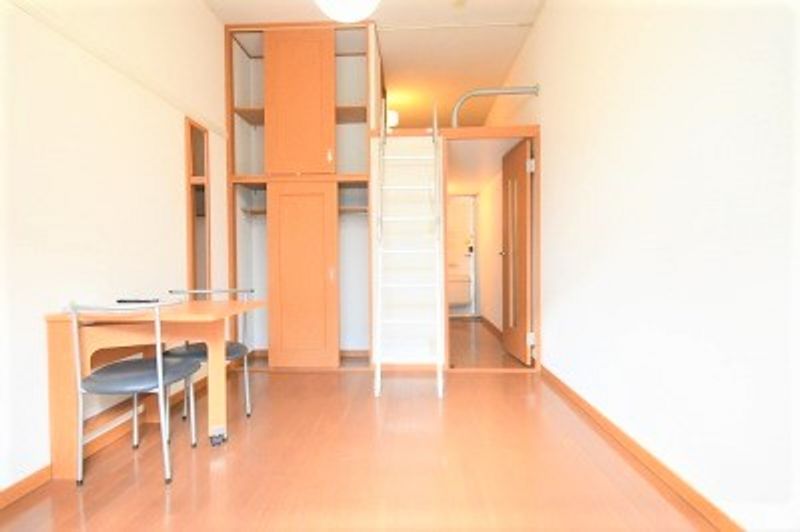 レオパレスレグルス 居間