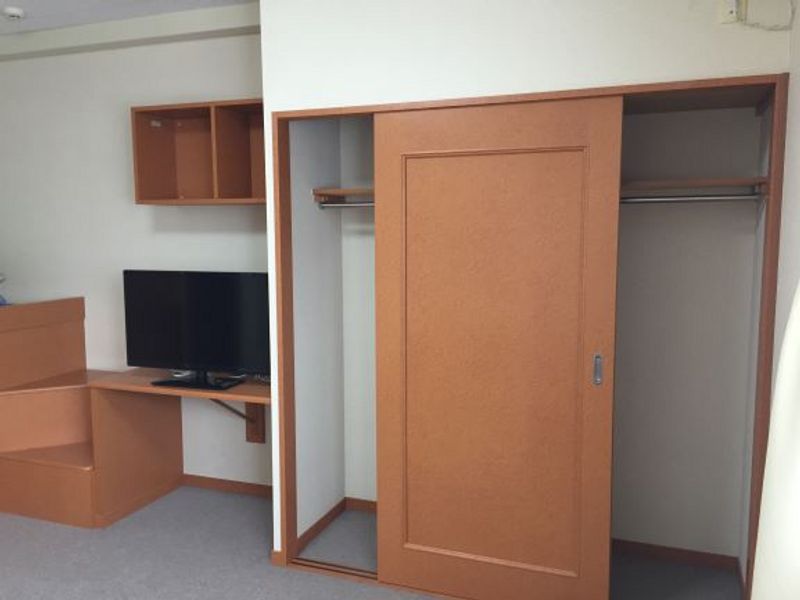 レオパレスレザン 収納