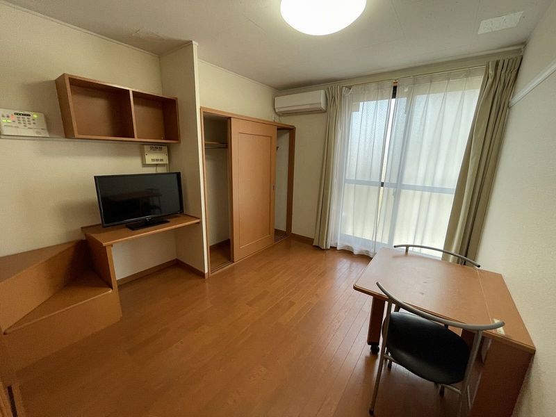 レオパレスセレッソセカンド 居間