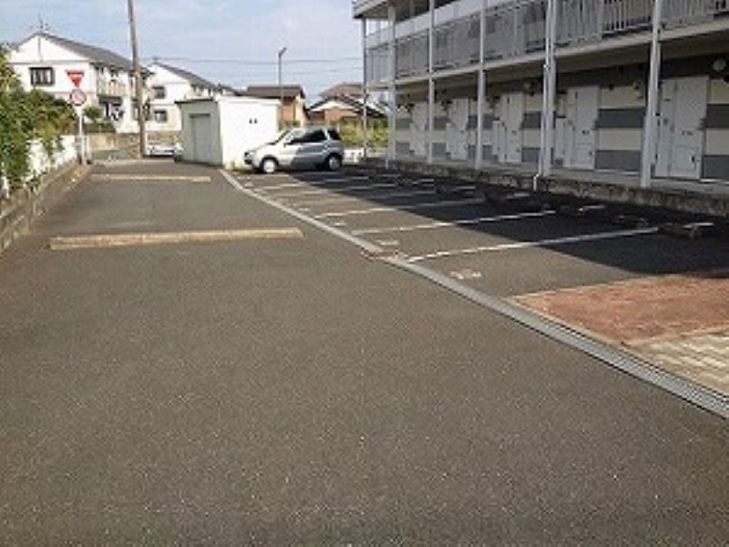 レオパレス恵比須Ⅱ 駐車場