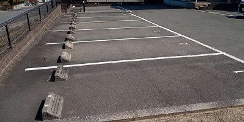 レオパレス山信 駐車場