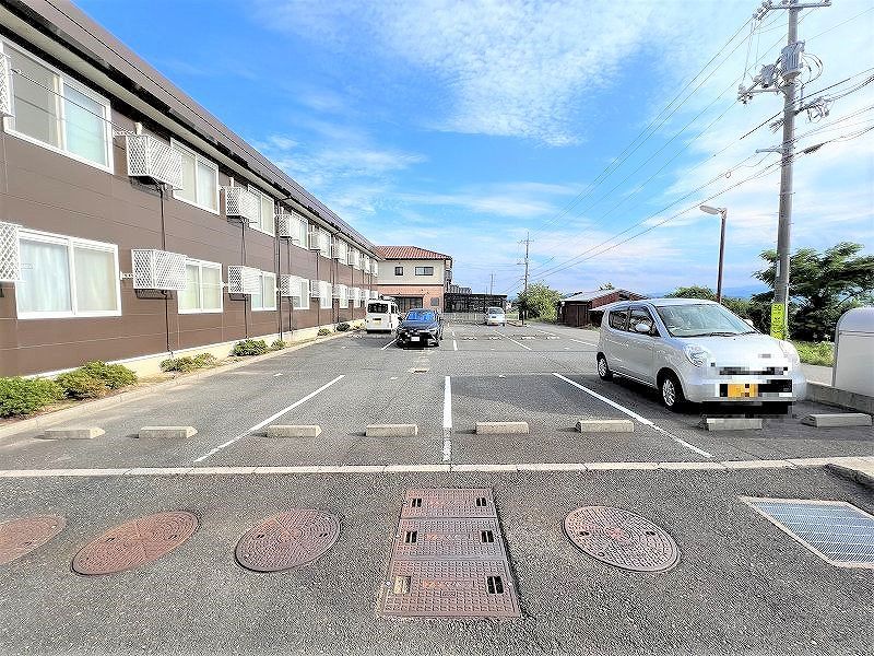 レオパレスしらはま 駐車場