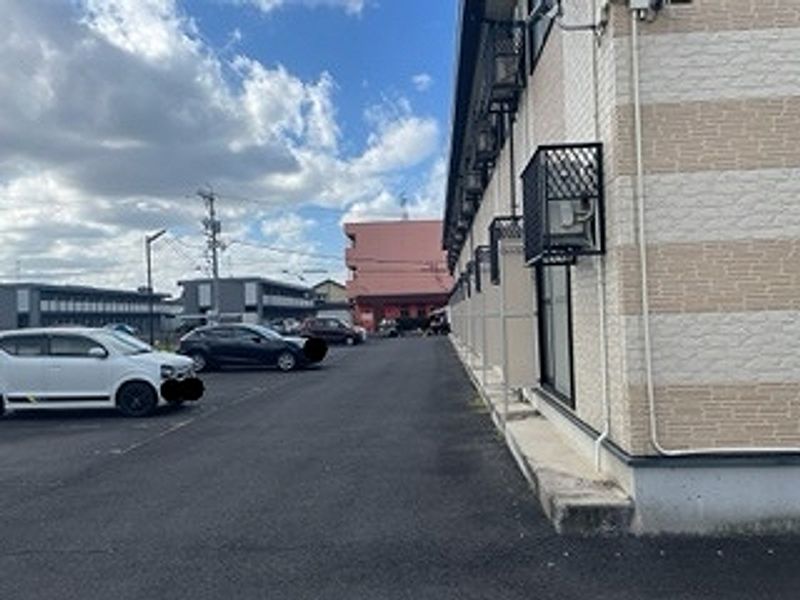 レオパレスわかば 駐車場