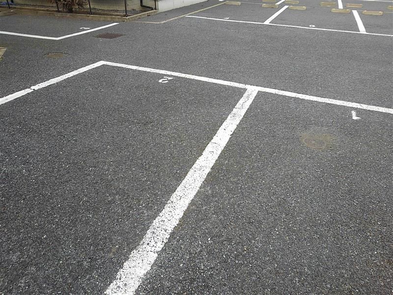 レオネクスト本城第二 駐車場