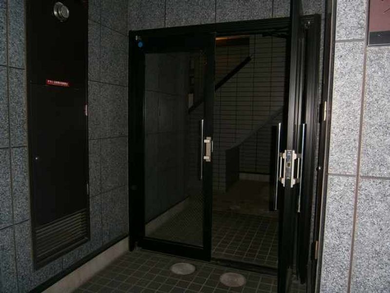 レオパレスドミール久が原 エントランス