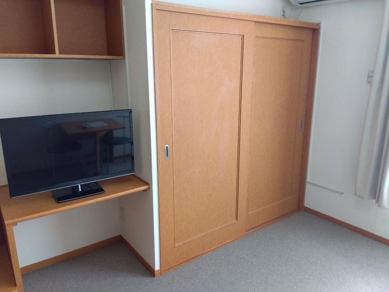 レオパレスプレシオ２１Ａ 居間