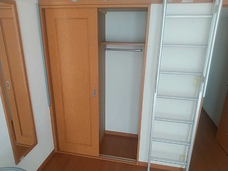 レオパレスカトレア 収納