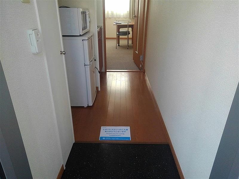 レオパレスルミエール 玄関