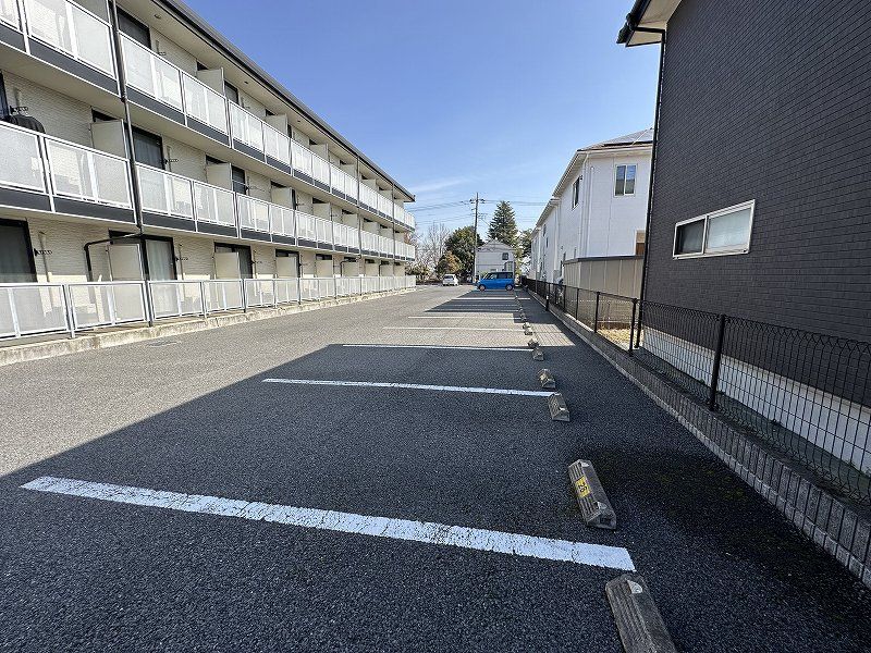 レオパレスシエル　エトワール 駐車場