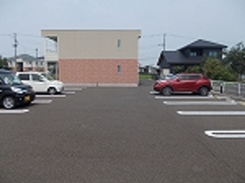 レオネクストエソール 駐車場