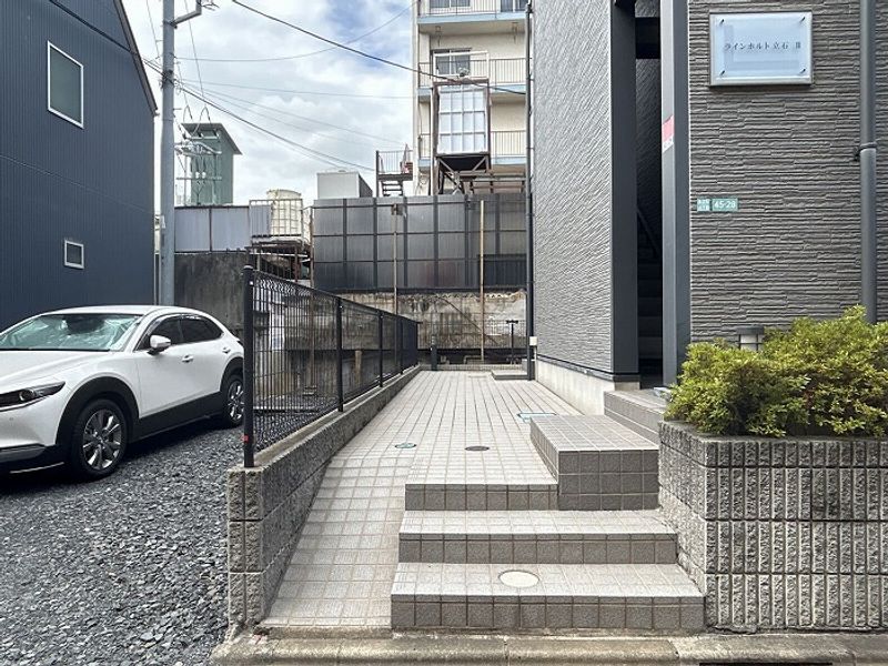 レオパレスラインホルト立石Ⅱ エントランス