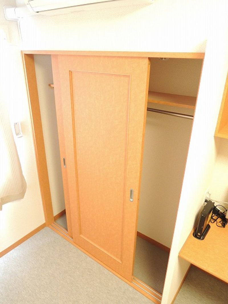 レオパレスエーリ 収納