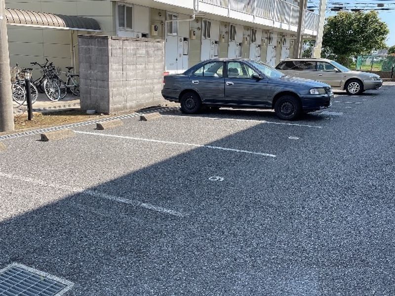 レオパレスグラッドⅡ 駐車場