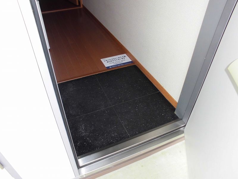 レオパレスロードⅡ 玄関