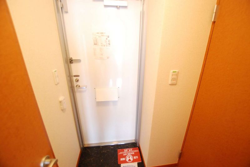 レオパレスサンフラワー 玄関