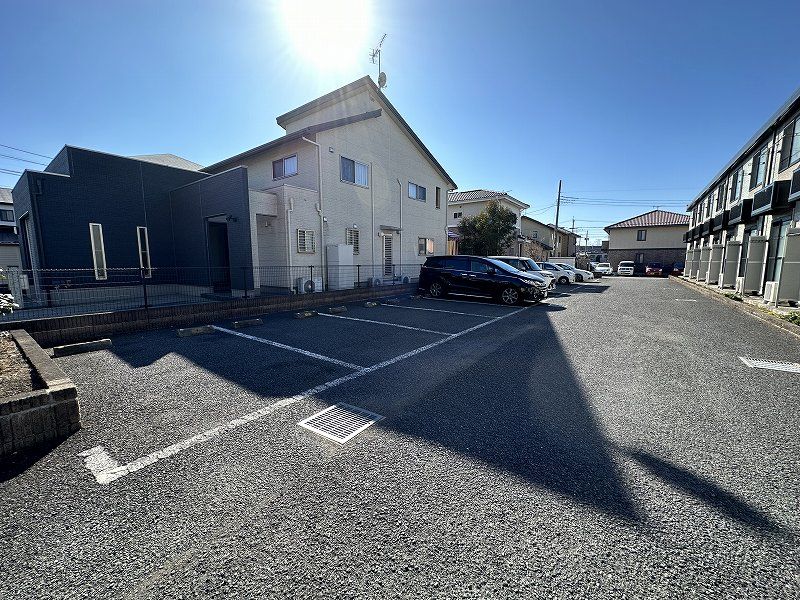 レオパレス下栗 駐車場