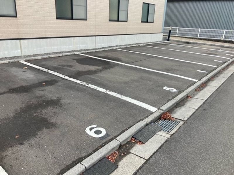 レオパレスアークタウン昭和 駐車場
