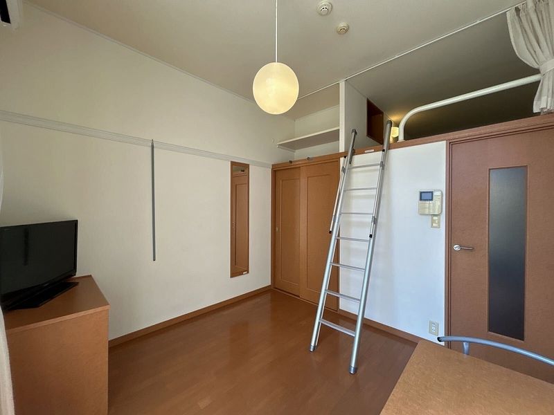 レオパレスサンパーク　３０番 居間