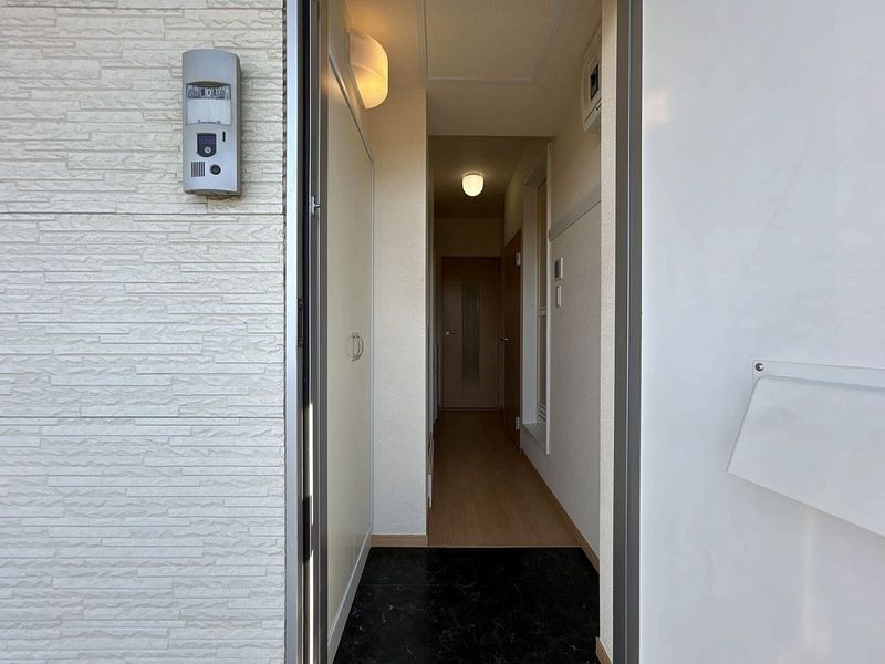 レオパレス角 玄関