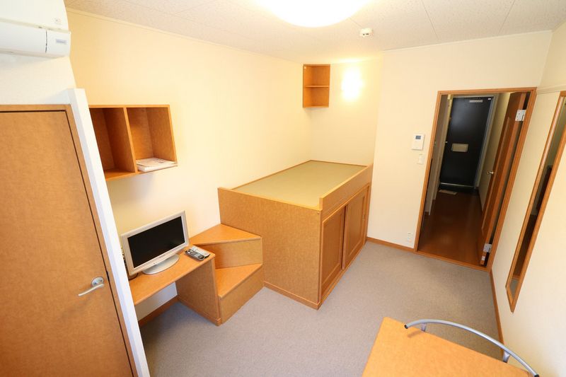 レオパレスＨＩＲＯＳＨＩＢＡ 居間